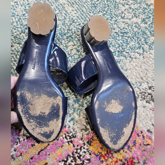 SALVATORE FERRAGAMO Belluno Patent Two-Band Slide Sandals Flower Heel US 8.5 - Picture 3 of 7